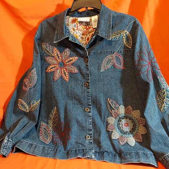 ALFRED DUNNER DENIM JACKET WITH MULTICOLOR  APPLIQUES.  SIZE 16 P. - Picture 1 of 5
